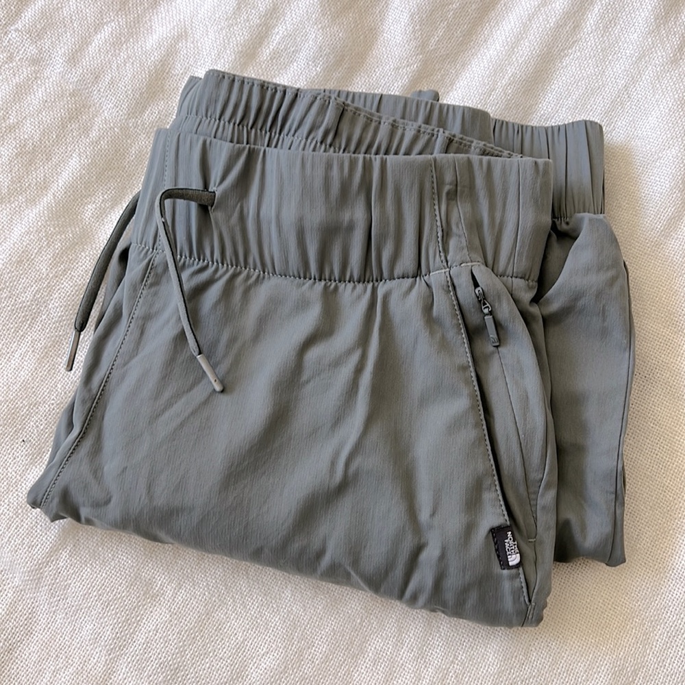 EUC North Face Women’s Lightweight Joggers Gorgeous gray blue color!